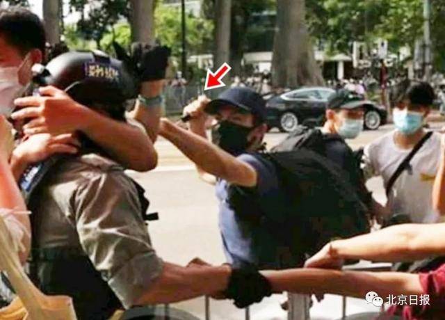 刺伤港警男子潜逃目的地曝光，台湾网友炸了：