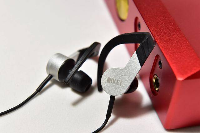 耳机|耳机能听音箱的感觉么？两款箱子味十足的耳机横评找答案