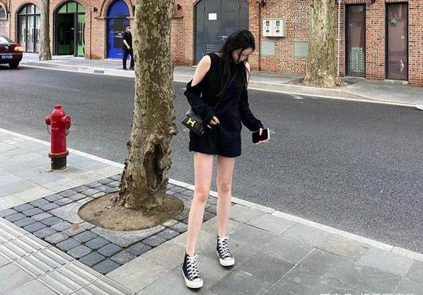 紧身|王中磊女儿王文穿蕾丝紧身上衣！秀娇嫩肌肤火辣魔鬼身材