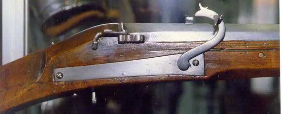 详解影响后世枪械的早期火器——火绳枪,被称为现代枪械之祖