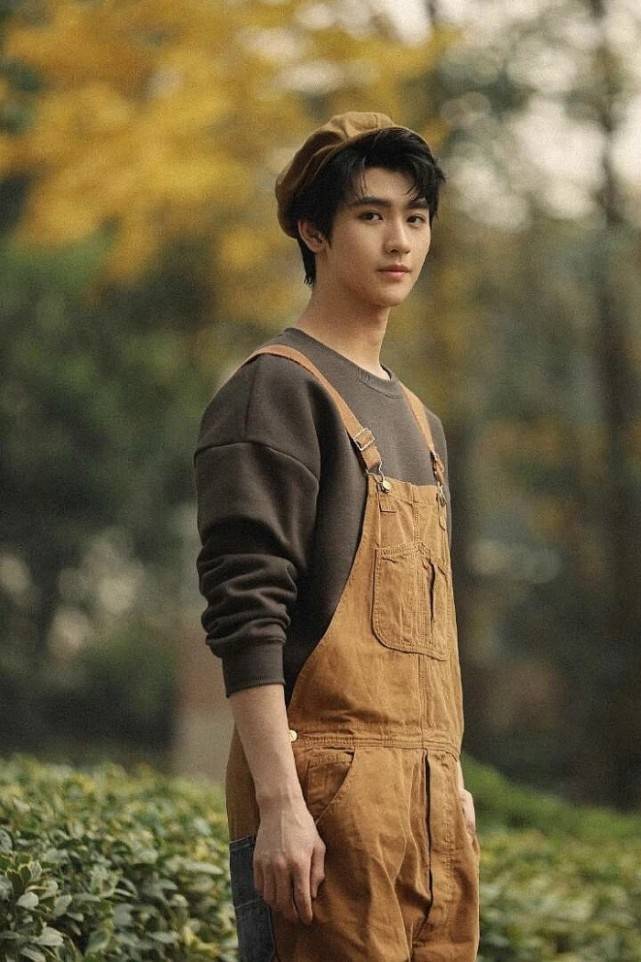 原创新版张起灵颜值也太高,当他摘下帽子,俊逸潇洒气质还淡出红尘