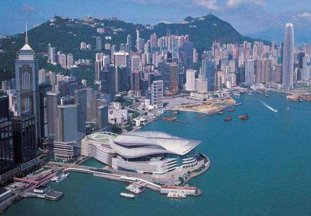 原创香港首个享受国葬待遇的人，原来不是霍英东，而是这个低调企业家