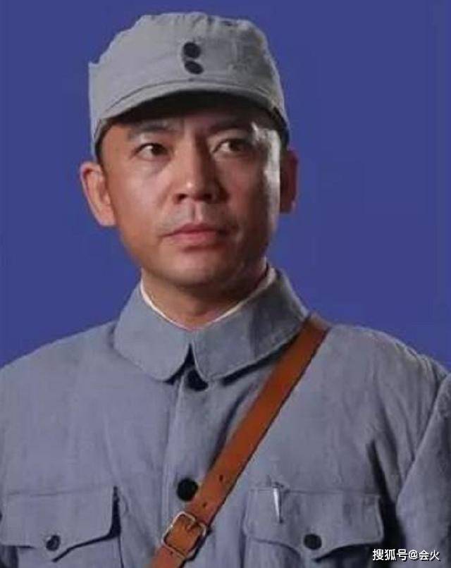 视频|原创58岁何政军露面，讲拍戏惊险一刻，水洪爆发遇泥石流古树连根折断