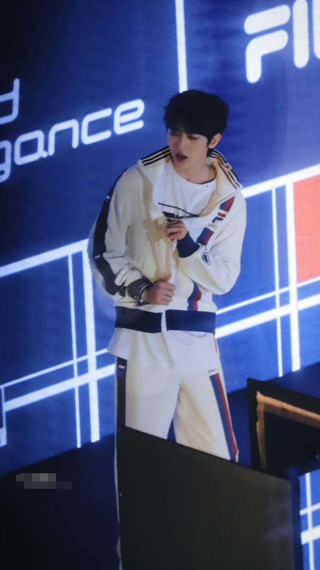 学长|原创蔡徐坤品牌活动饭拍，运动风学长坤上线！你的“夏日情人”来袭