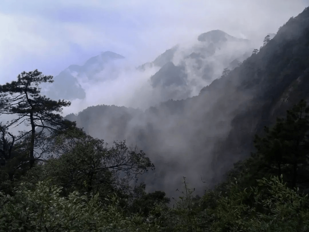 中国有哪些不怎么出名但值得一去的山可以爬