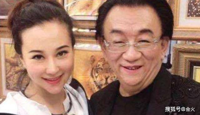 侄女|原创74岁侯耀华口碑翻车?再三代言虚假广告,还曾被亲侄女告上法庭