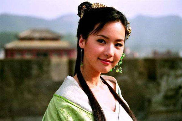 武王开始伐纣,而三界中的阐截两教的仙人们,也因立场不同,卷进了残酷