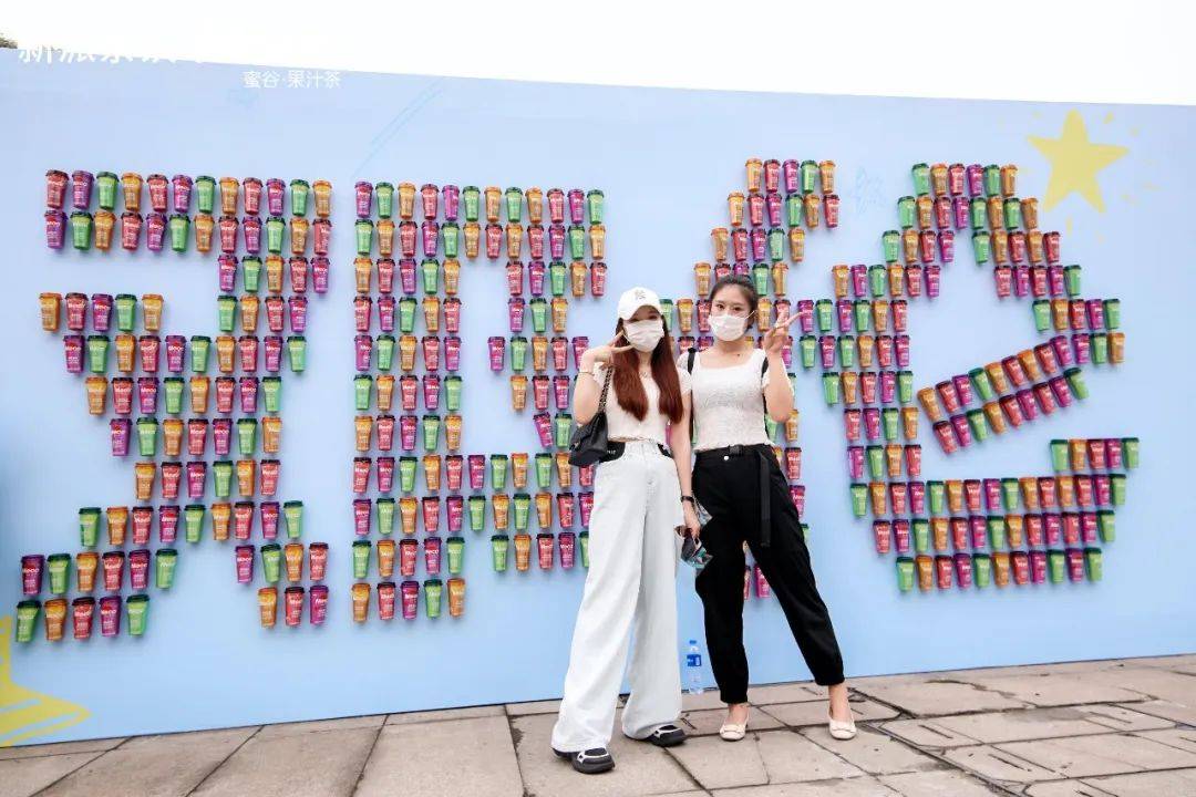 Meco|Meco蜜谷果汁茶与邓伦组宠粉CP，明星效应提升品牌“软实力”