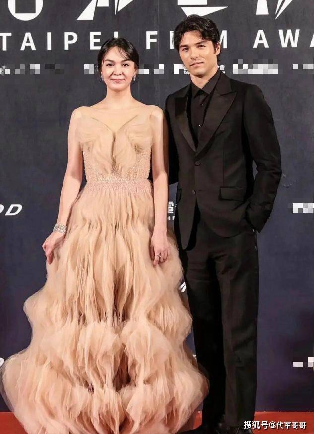 演杨贵妃出名的33岁混血美女，面部浮肿尽显老态