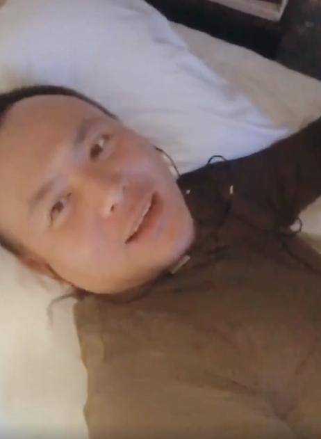 刘涛深夜撒狗粮,与老公王珂甜蜜互动