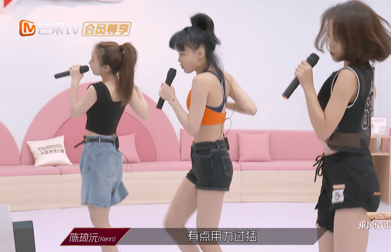 蓝盈莹无视吴昕腿伤，不在乎被评委批评，对比