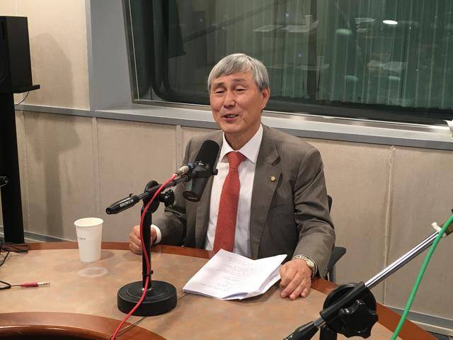 李昌镐之前,曹薰铉是当韩国人心目中的"围棋皇帝":他9岁入职业段,是