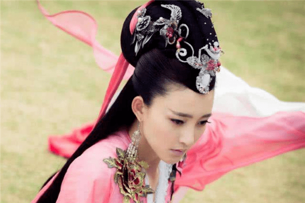 红光|女娲娘娘朝歌途中，挡住她云路的两道红光是啥？差些扭转封神局势