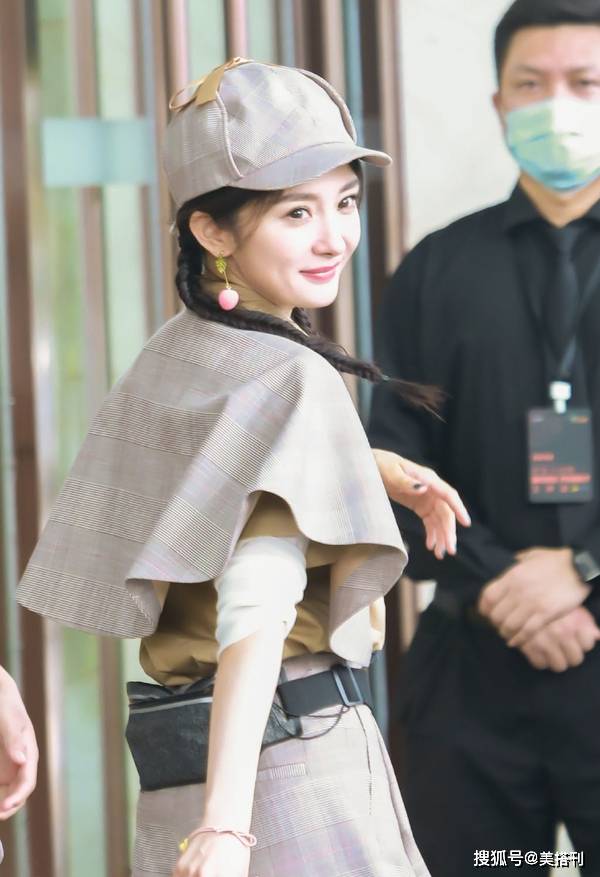 杨幂|双麻花辫今天夏天火了！杨幂鞠婧祎赵丽颖都在扎，发量少更好看哦