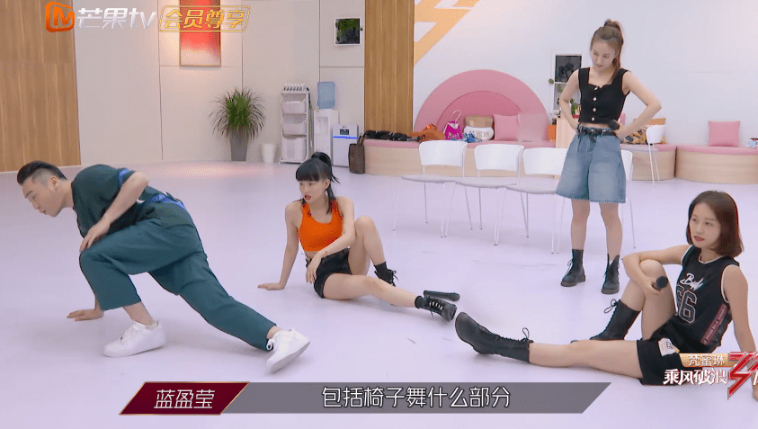 蓝盈莹无视吴昕腿伤，不在乎被评委批评，对比