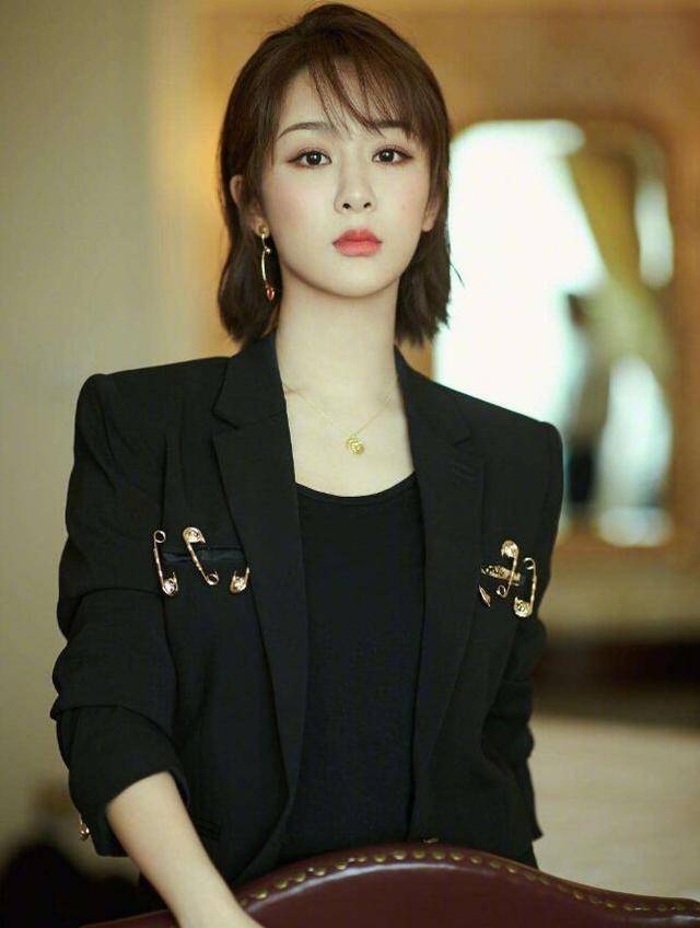 吐槽|继造型师被吐槽后,服装师也被吐槽:杨紫一身黑色礼服显老又显胖