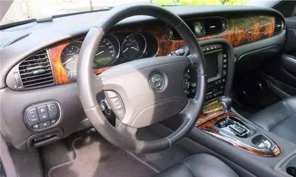 都是帅气大叔,颜值高到没朋友的捷豹xj!