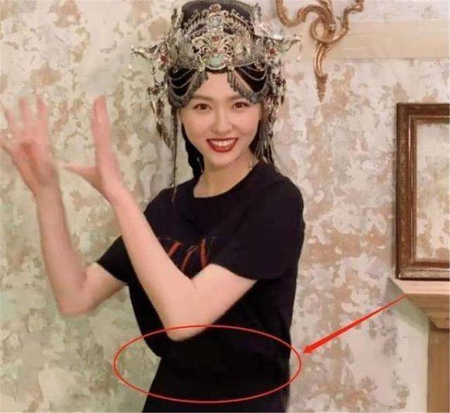 作为娱乐圈的大腕明星,唐嫣与罗晋结婚生子,可谓是娱乐圈里的大喜事