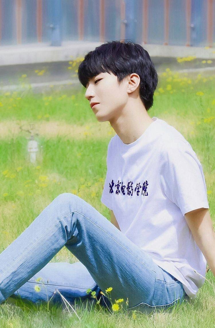 原创明星校服照,王俊凯,刘亦菲,蔡徐坤太好看了,都输给双马尾杨幂