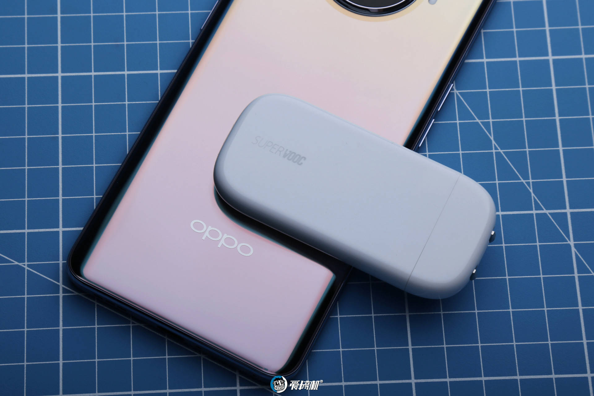 充电器|能装进口袋的50W，OPPO饼干超闪充电器评测