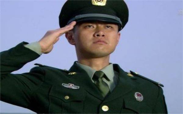 《我是特种兵》喜娃,"猛"不靠装,拍电影从3楼摔下,抢救3天