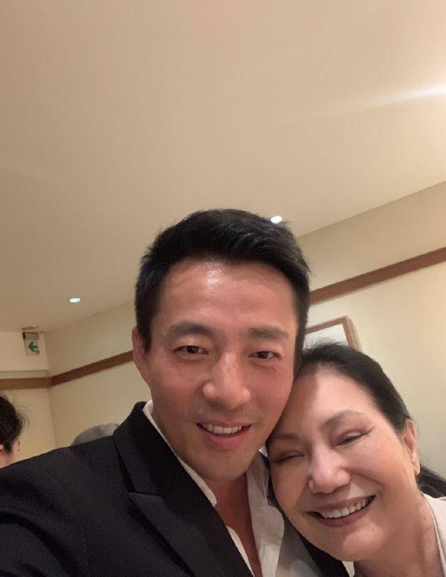 状态|原创汪小菲深夜晒16年旧照秀恩爱,感慨自己长皱纹,但大s一直都很美