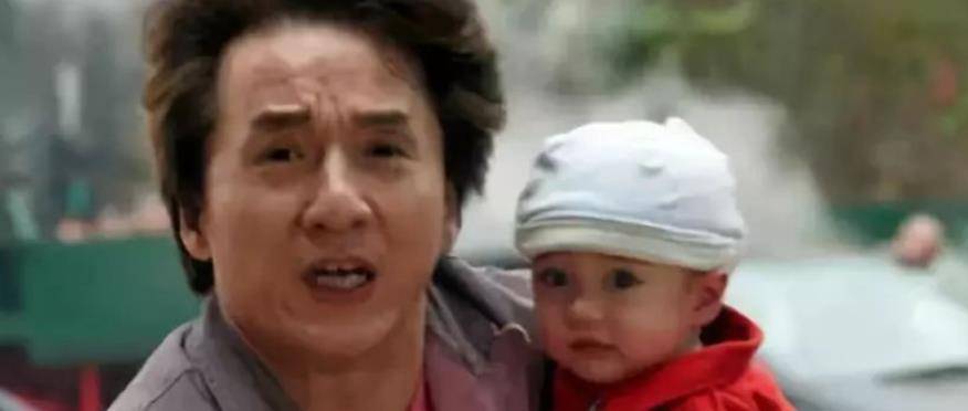 曾与成龙搭档《宝贝计划》,现如今15岁,长相变得认不出