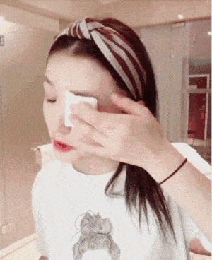 冲浪|林允不愧是美妆博主,综艺上玩冲浪皮肤白到发光,素颜更让人羡慕