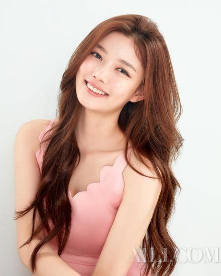 发型|圆脸人一定要试 5款让肉肉脸秒变V型小脸的发型