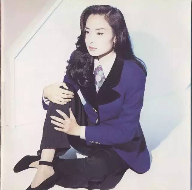 邝美云|拒当赌王“五姨太”放弃千亿富豪，她从港姐华丽转身成珠宝女王！