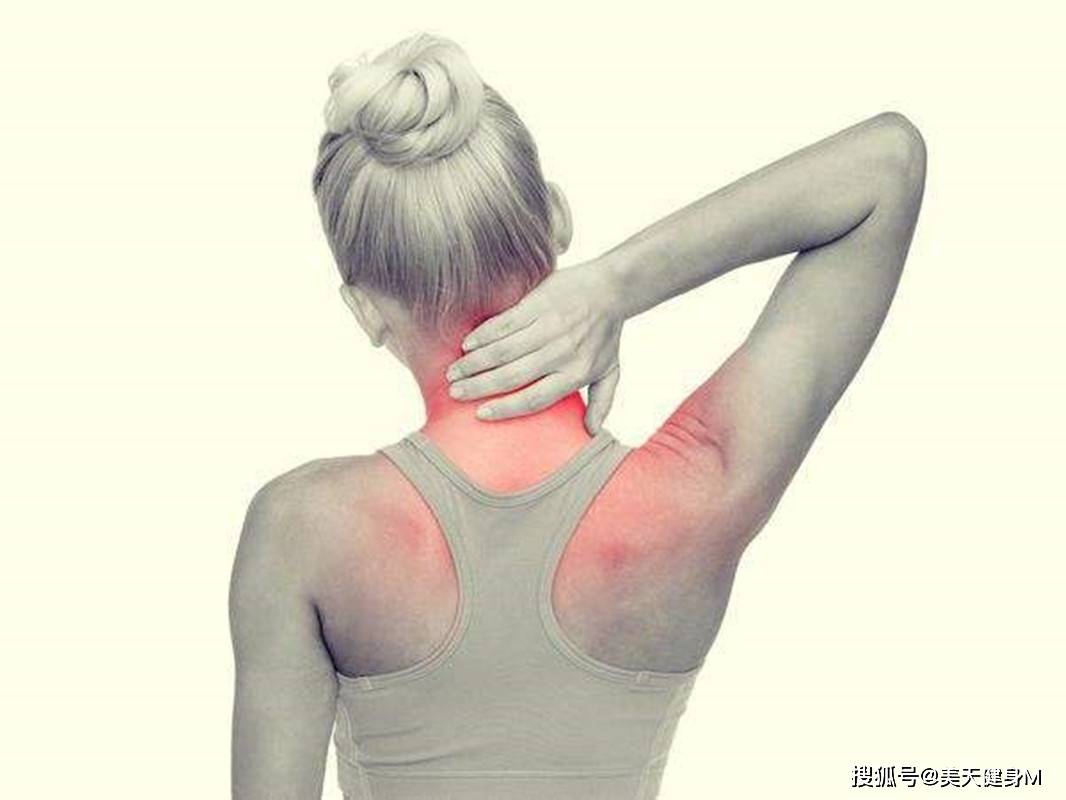 低头族肩颈痛怎么办?避免3个姿势,常做3个动作,改善疼痛