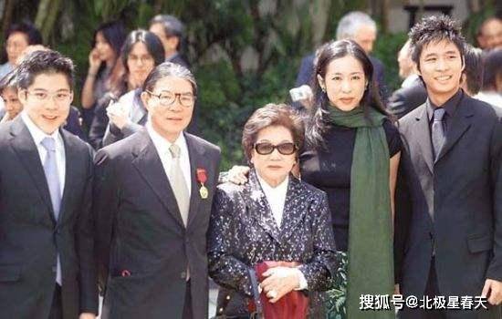 2005年,和百亿富豪霍震霆离婚的朱玲玲,为何甘嫁60岁高龄"男闺蜜"