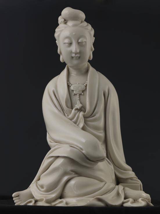 3.明代德化窑何朝宗款白釉观音 天津博物馆馆藏