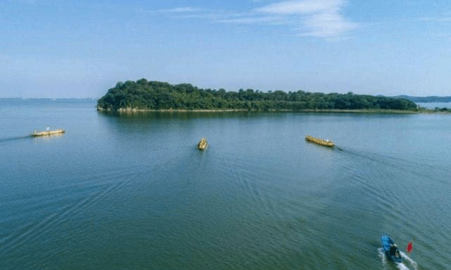 中国最大的淡水湖鄱阳湖,集五河连通长江,是江西省的"