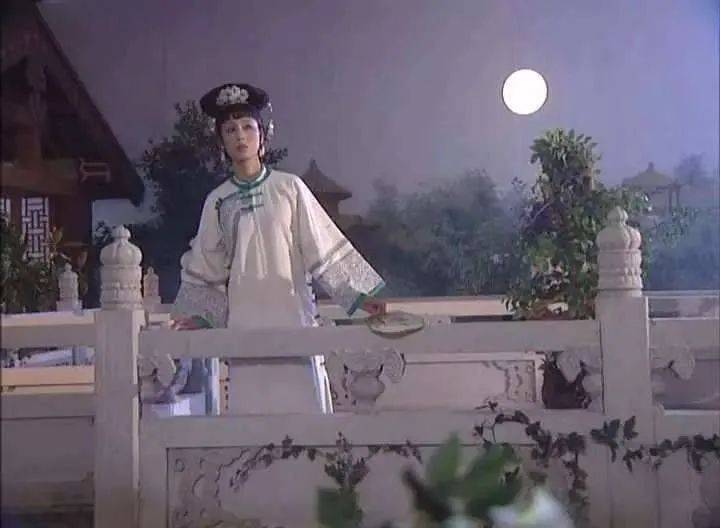 建群|除了演员还是设计师，这些剧的服装都是她设计的，温婉才女走了