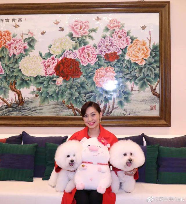 邝美云|拒当赌王“五姨太”放弃千亿富豪，她从港姐华丽转身成珠宝女王！