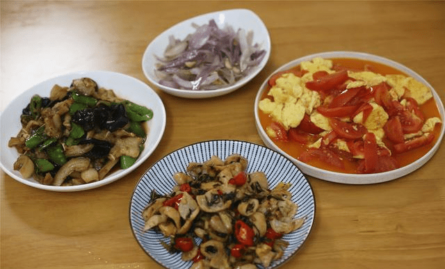 讨价还价不如巧搭配,一家3口的午餐,实惠家常,开销少还吃得好