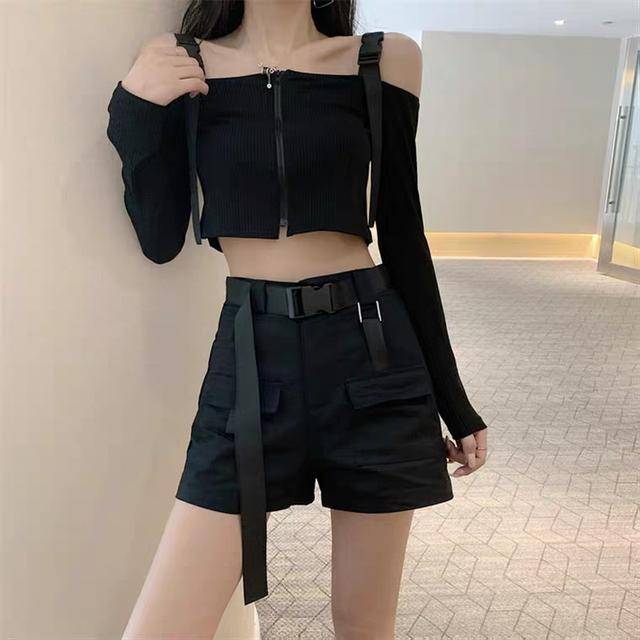 设计|还在穿淑女小香风？今年夏天更流行“炫酷风”，上身利落有型