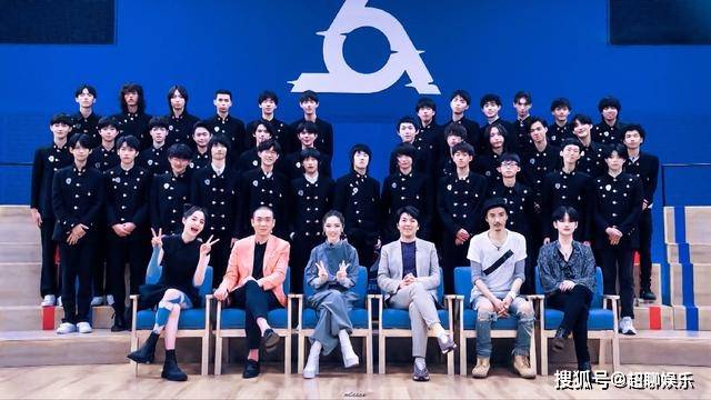 明日之子:导师首次表演,学员变气氛组,邓紫棋上场气氛提到最高