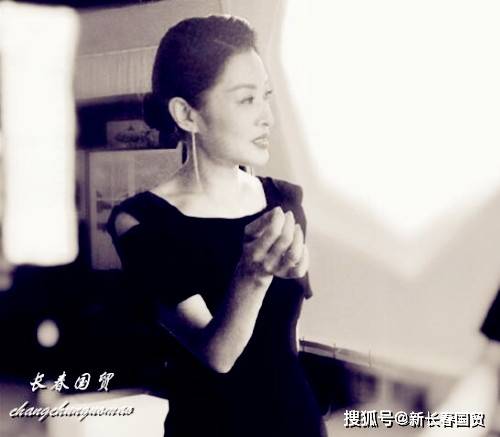 52岁前“央视一姐”周涛近照曝光,被赞逆生长