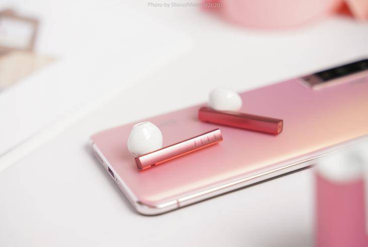 耳机|FIIL CC新出潮流猛男粉配色。可以，这很汪峰老师