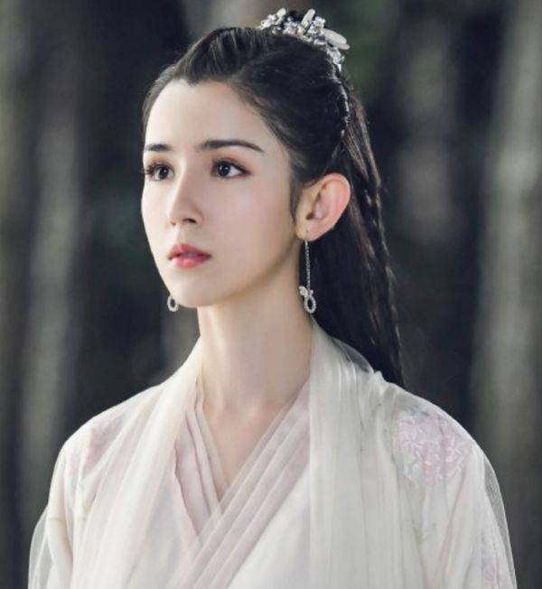 妮克|颜值力压热巴的“新疆美人”，新剧比女主还美，又一顶流预定了