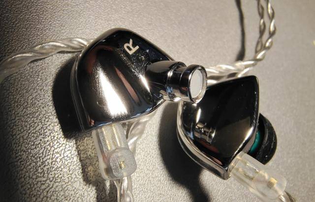 外观|奇思妙想，彻底改写耳机圈传统外观，千元以下听女声福音