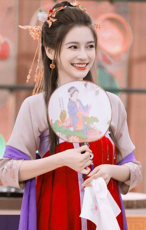 原创baby古装有多美?当她穿上汉服,拿起扇子的一刻,九天仙女下凡尘!