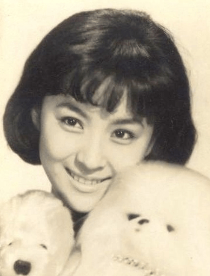 原创4大琼瑶女郎罕见年轻美照:19岁的吕秀菱,第1次跃上银幕的林青霞