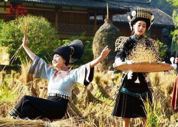 人生|从性感女神变为山间农妇，阿朵40年的人生从未被定义