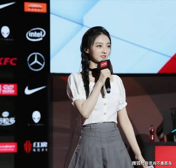 原创两个主持人,命运竟天差地别!高下立判,我真没想到这是一个行业!