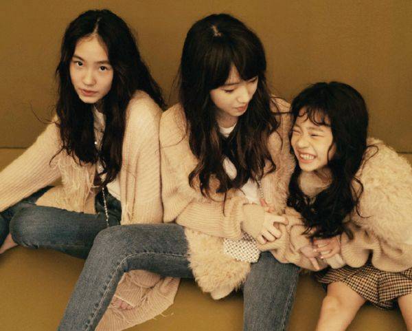 合体|小S三女儿合体拍大片,“丑女儿”全逆袭,这才是真正的超模家族