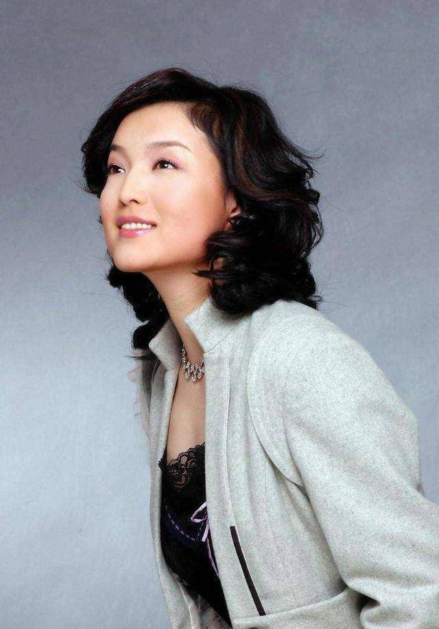 白雪,1975年2月28日出生于浙江温州,女歌手.