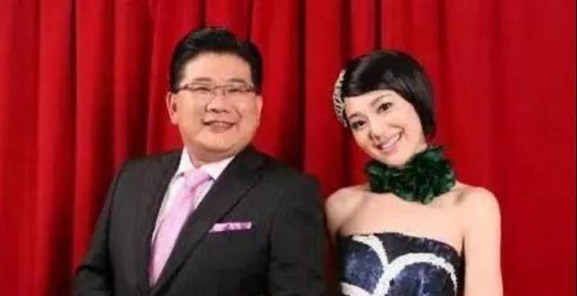 原创央视主持人王冠的主持人王冠曾经是李咏的老搭档,分居后